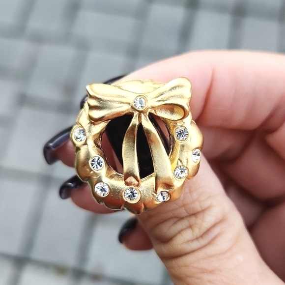 Nordstrom Jewelry Swarovski Crystal Wreath Brooch - Picture 1 of 3